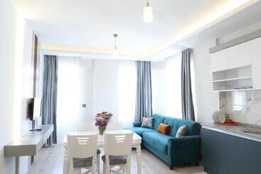 Theluna Suite