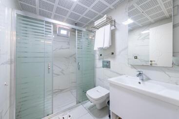 Theluna Suite