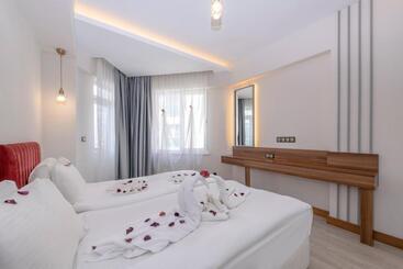 Theluna Suite