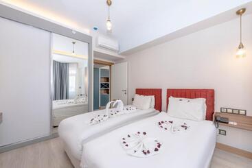 Theluna Suite