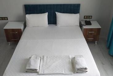Theluna Suite