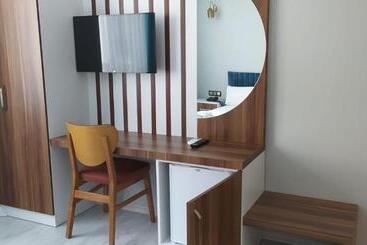 Theluna Suite