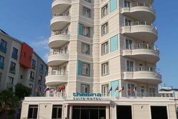 Theluna Suite
