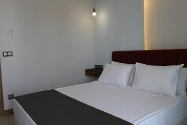 Theluna Suite