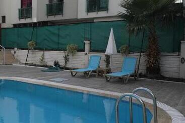 Theluna Suite