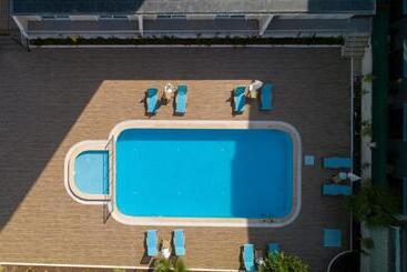 Theluna Suite