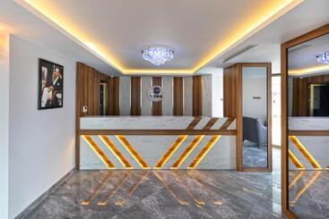 Theluna Suite