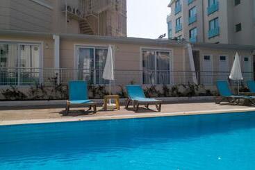 Theluna Suite