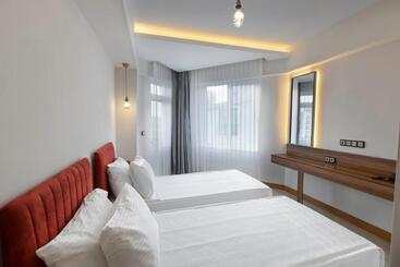 Theluna Suite
