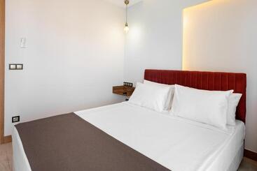 Theluna Suite