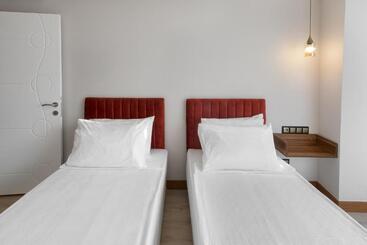 Theluna Suite