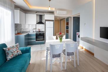 Theluna Suite