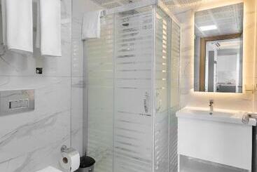 Theluna Suite