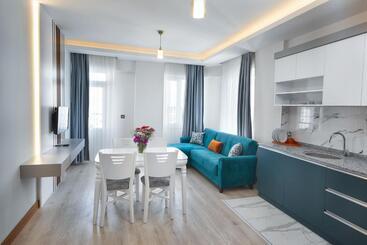Theluna Suite