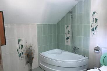 פנסיון Casa Flori