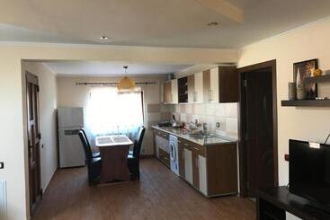 פנסיון Casa Flori