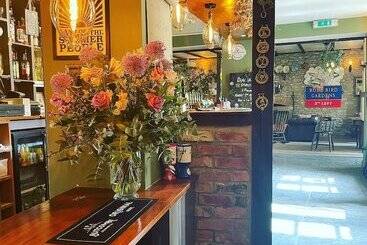 مسافرخانه The Cross Keys