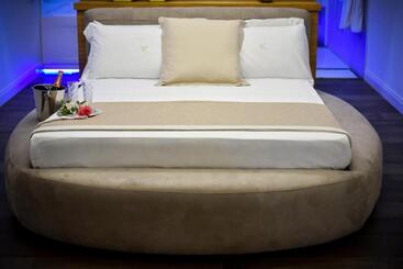 تختخواب و صبحانه Kete Deluxe Rooms
