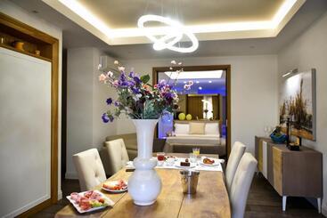 تختخواب و صبحانه Kete Deluxe Rooms