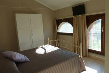 هتل Agriturismo Boschi Celati