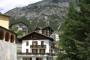 هتل Albergo Alpina