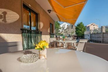 پانسیون Hostal Devesas