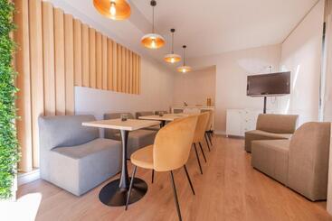 پانسیون Hostal Devesas