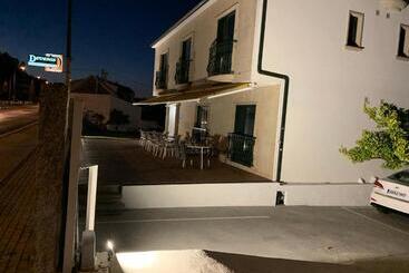 پانسیون Hostal Devesas