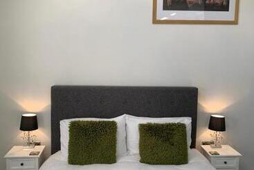پانسیون The Forge Guest Rooms