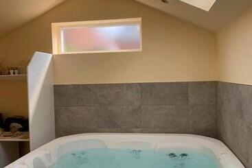 پانسیون The Forge Guest Rooms
