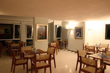 Cape Kanapitsa Hotel & Suites