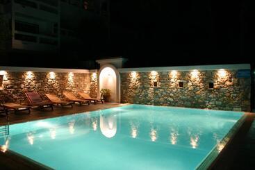 Cape Kanapitsa Hotel & Suites