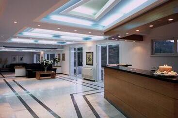 Cape Kanapitsa Hotel & Suites