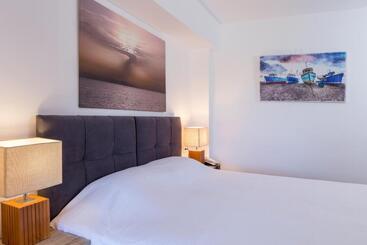 Cape Kanapitsa Hotel & Suites