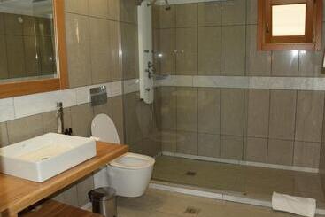 Cape Kanapitsa Hotel & Suites