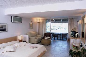 Cape Kanapitsa Hotel & Suites