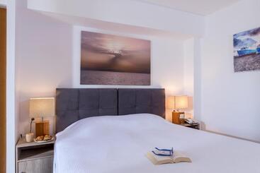 Cape Kanapitsa Hotel & Suites