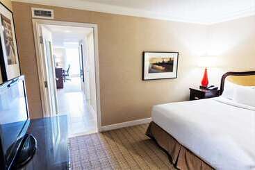 Hilton Niagara Falls/fallsview Hotel & Suites - Niagara Falls