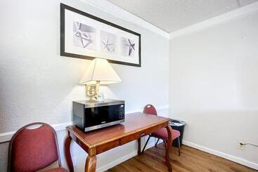 هتل Stayable Jacksonville North