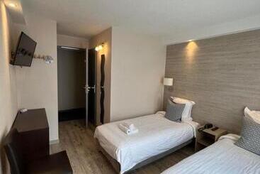 هتل Au Bec Fin Hôtel
