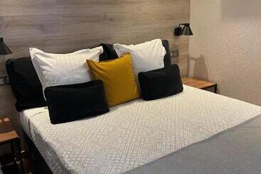 هتل Au Bec Fin Hôtel