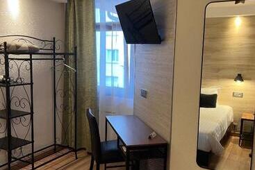 هتل Au Bec Fin Hôtel