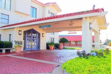 هتل Baymont By Wyndham Tulsa Broken Arrow