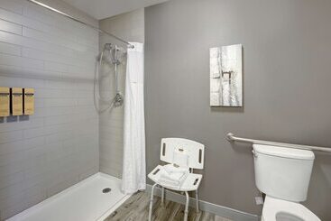 هتل Best Western Plus Peppertree Airport Inn