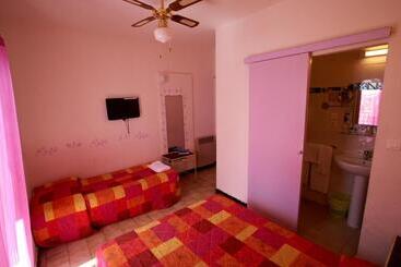 هتل Hôtel Le Bon Accueil