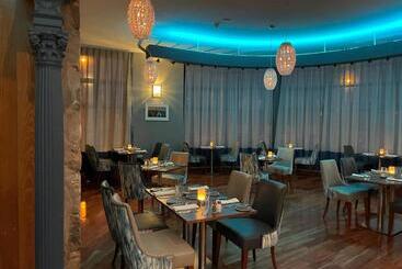 Carrigaline Court Hotel & Leisure Centre
