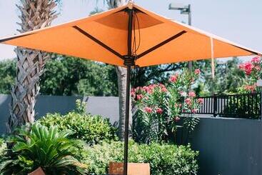 هتل Courtyard By Marriott Gulfport Beachfront