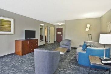 هتل Courtyard By Marriott Gulfport Beachfront