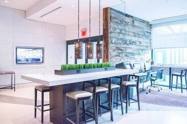 هتل Courtyard By Marriott New York Jfk Airport