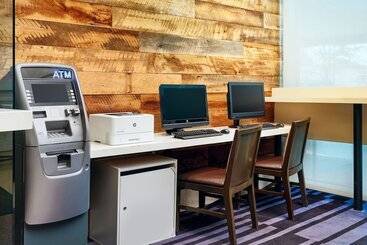 هتل Courtyard By Marriott New York Jfk Airport